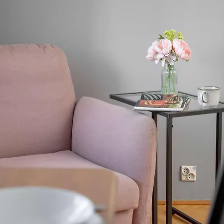 Modern In With Air Conditioning By Renters Appartamento