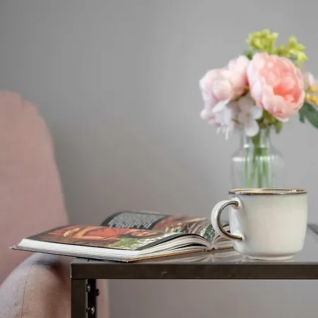 Modern In With Air Conditioning By Renters Appartamento