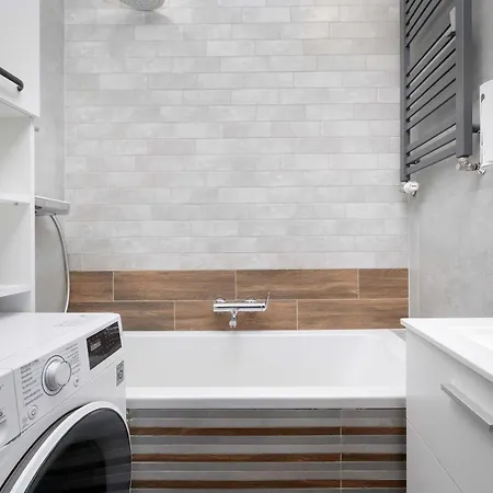 Modern In With Air Conditioning By Renters *